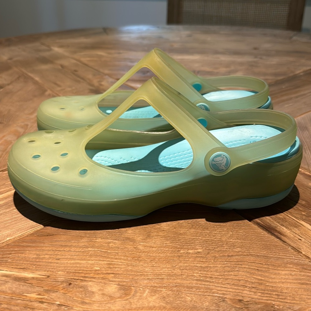 crocs women's carlie mary jane